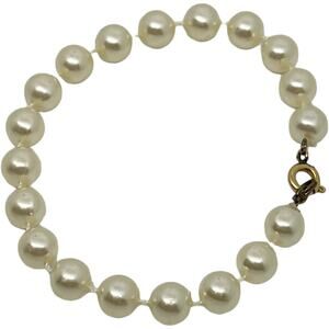 Single Strand faux Pearl Bracelet Classic White Cream